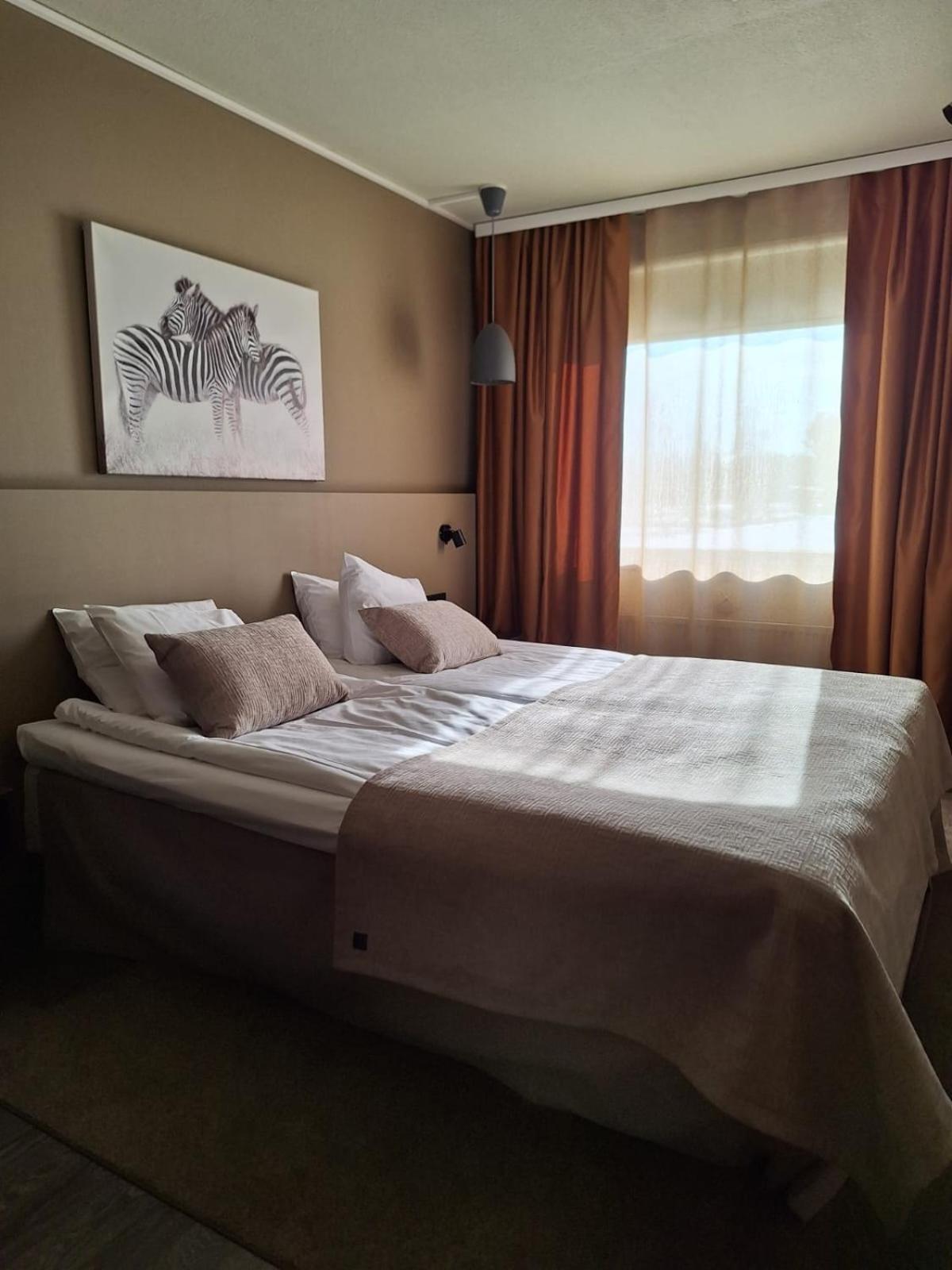 Hotel Kaeenpesae Ylivieska Exteriér fotografie