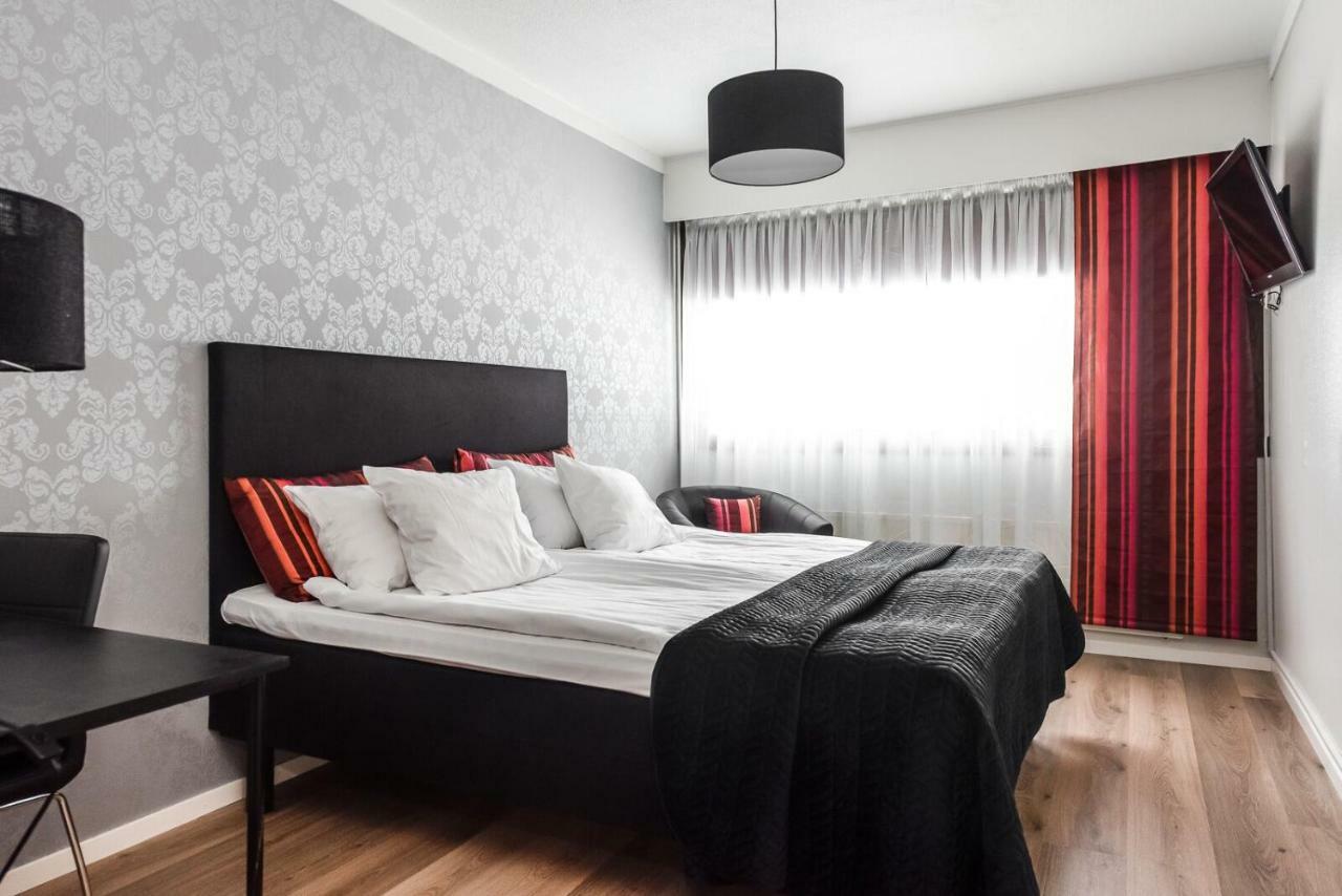 Hotel Kaeenpesae Ylivieska Exteriér fotografie