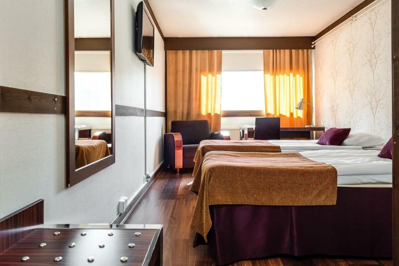 Hotel Kaeenpesae Ylivieska Exteriér fotografie
